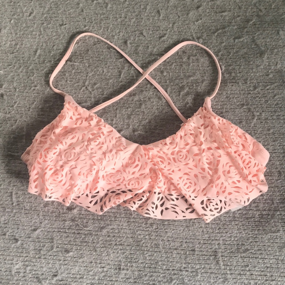 Super cute bikini top!